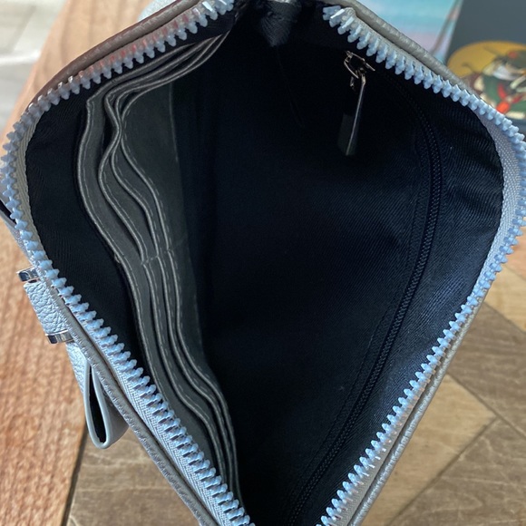 NWOT Bobby Bow Wristlet - Picture 4 of 5